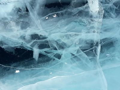 трещины во льду